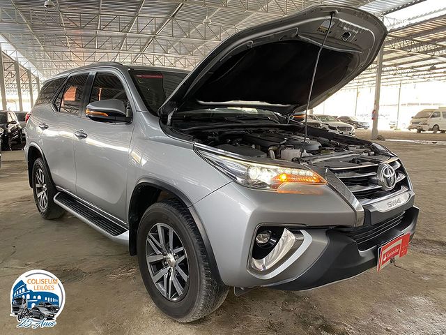 LOTE 028 - TOYOTA HILUX SW4 SRX 2.8 2018