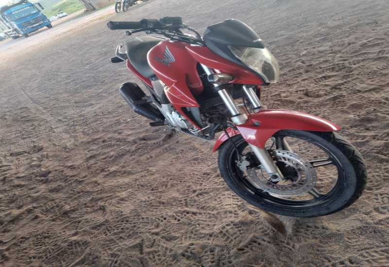 LOTE 015 - HONDA CB 300 R 2014