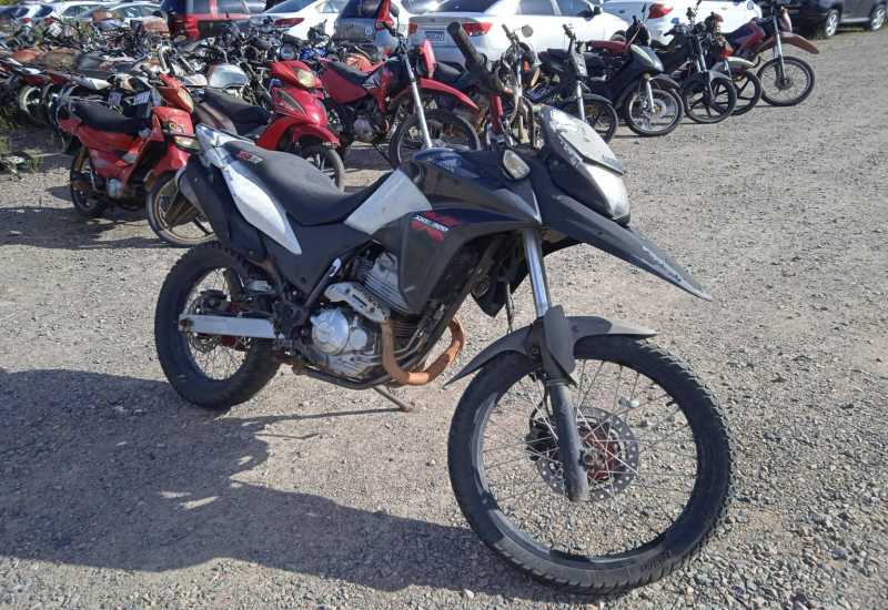 LOTE 008 - HONDA/ XRE 300 2015