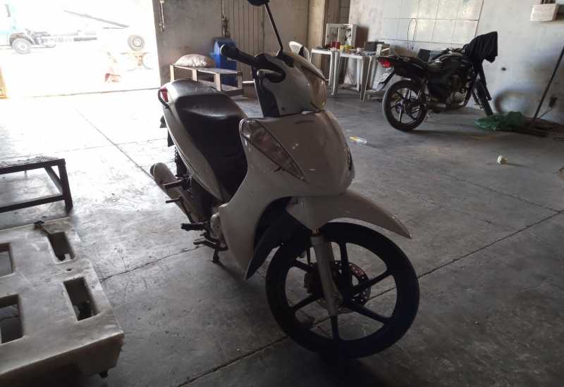 LOTE 016 - Biz 125 2016