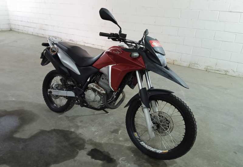 LOTE 012 - HONDA XRE 300 2015