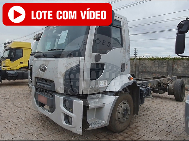 LOTE 008 -  Ford Cargo 1319 C Fechada 2013